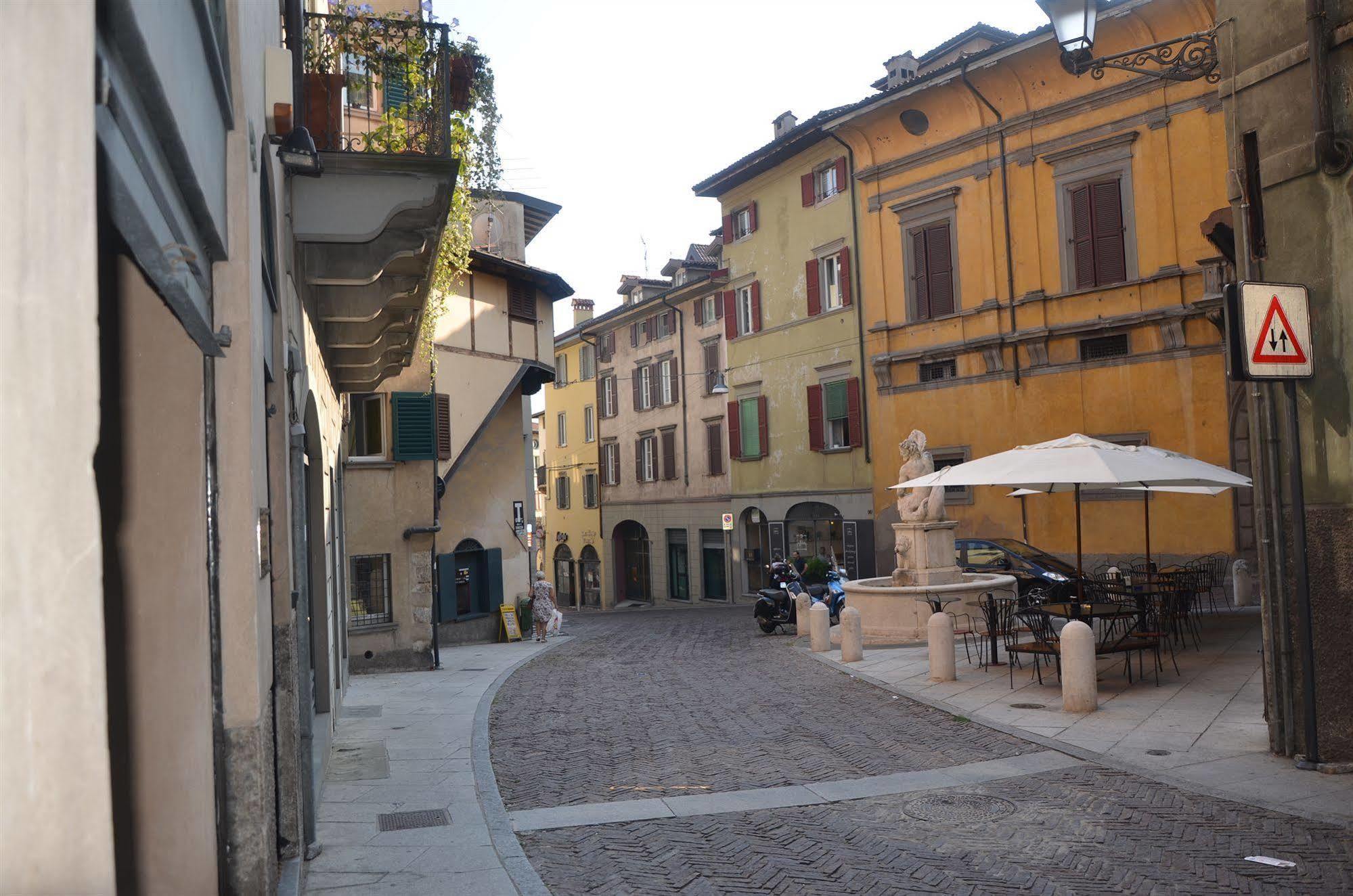 Casa Vacanza Fontana Del Delfino 베르가모 외부 사진